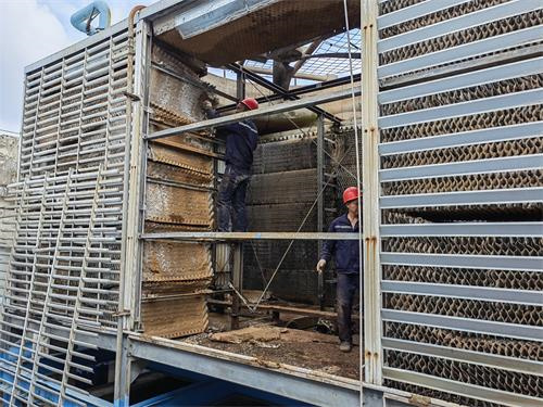 密閉式冷卻塔和開放式冷卻塔不同點分析(閉式冷卻塔和開式冷卻塔的區別)